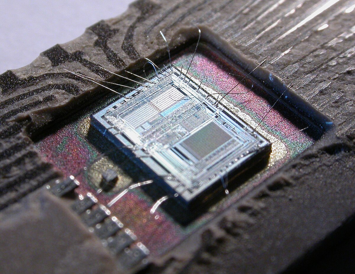 8-bit microcontroller circuit board