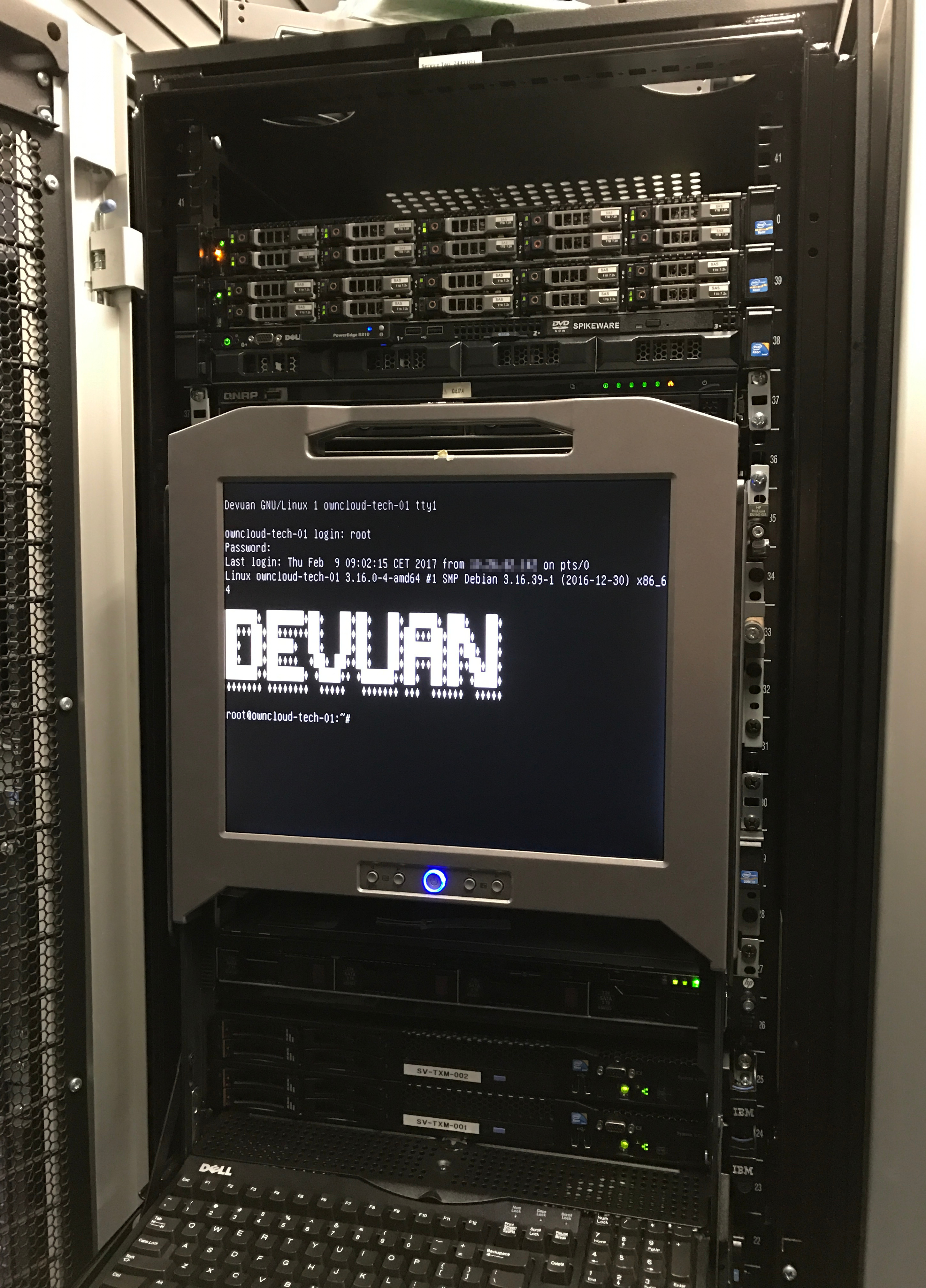 Linux server rack